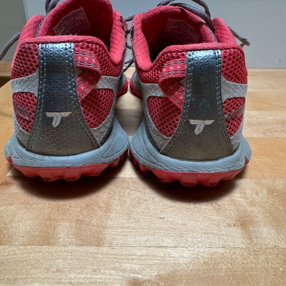 Columbia Treking Shoes - Picture 3 of 6